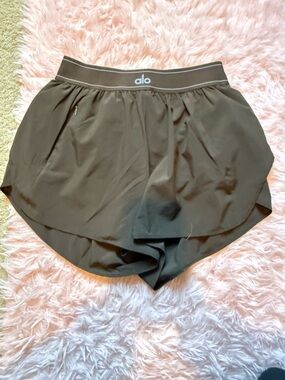 Alo Yoga match point shorts